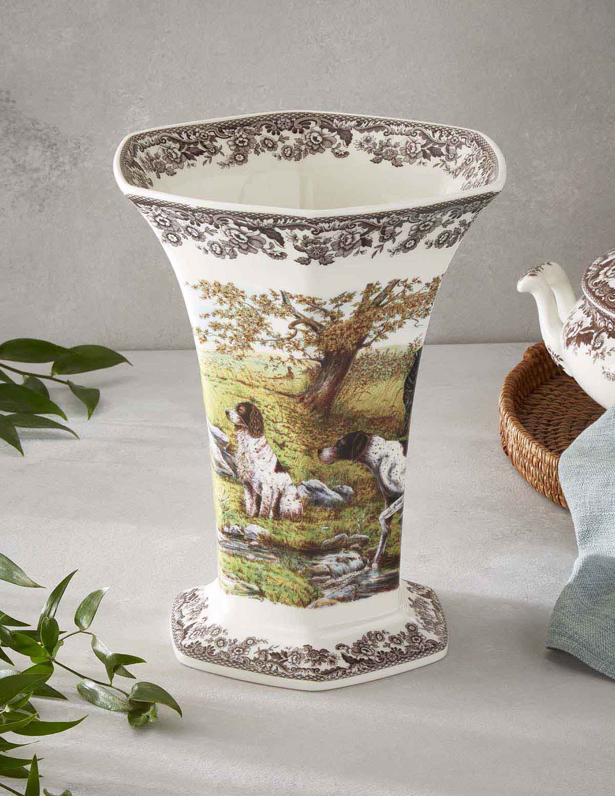 Woodland Hexagonal Vase, Hunting Dogs image number null
